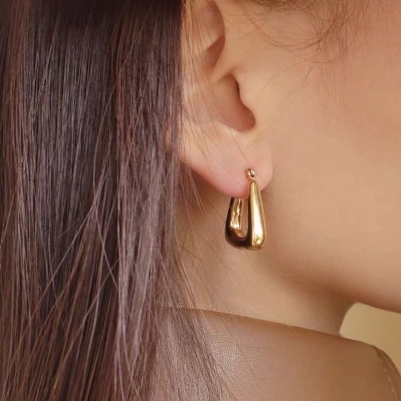 COPY - Gold triangle hoops earrings, hoops earrings, triangle earrings, gold je… - Picture 6 of 6